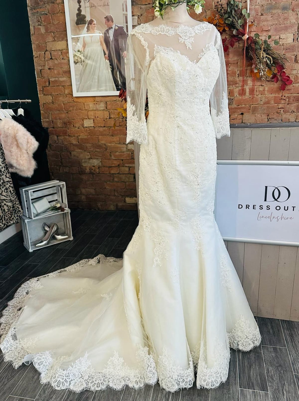 Front view of Amanda Wyatt Bridal Gown in Ivory.